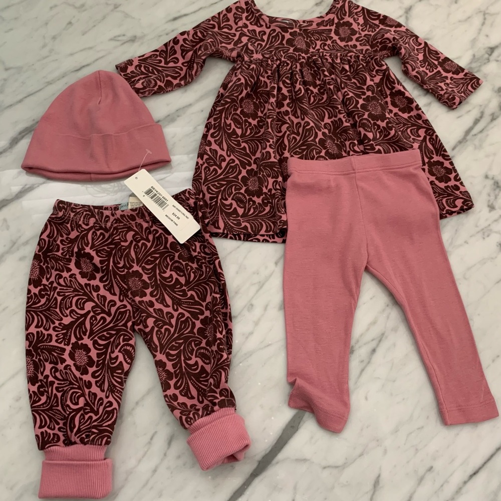 Peek Girls Pink and Brown Damask Bundle, Size 3-6 months Dress, 2 Pants & Hat - Picture 10 of 11